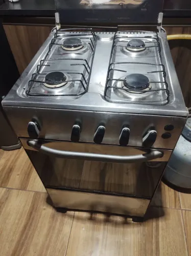 Fogão inox funcionando tudo no esqueiro usado possui detalhes