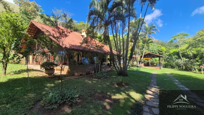 Chácara exclusiva com 5 quartos, sendo 3 suítes, lago, 5 nascentes, piscina aquecida e áre