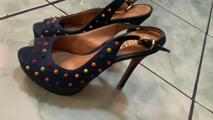 Salto Alto Feminino Schutz com Aplicações Coloridas - Pouco Usado