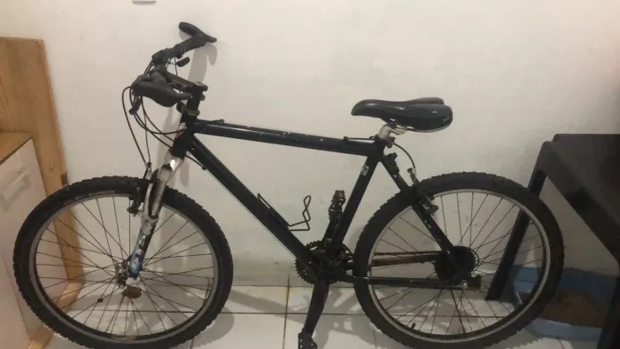 Bicicleta com freios e marchas Shimano 2 pneus novos Faço entrega Valor negociável