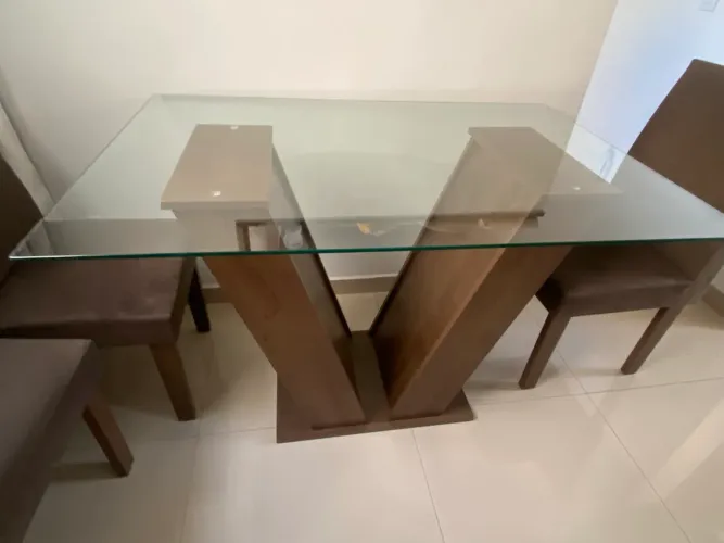 Mesa praticamente nova