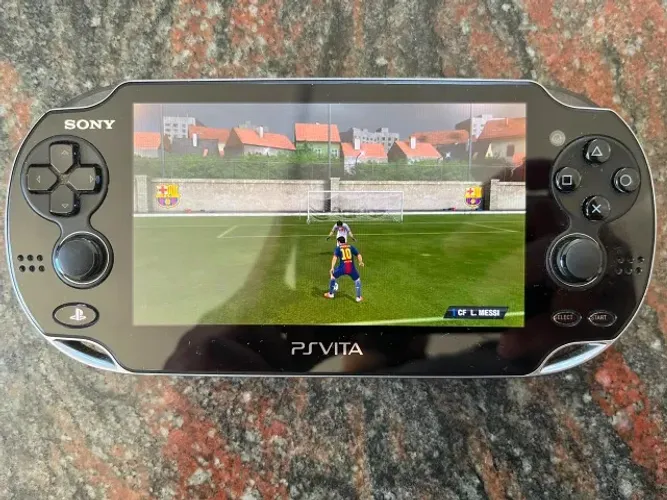 PS Vita OLED - Desbloqueado com cartão SD de 64GB