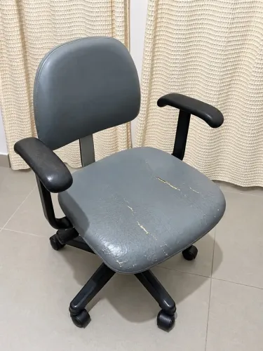 Cadeira de Escritório com Rodinhas