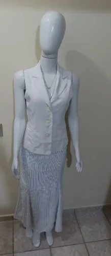 Conjunto Saia e Blazer - Tamanho 40