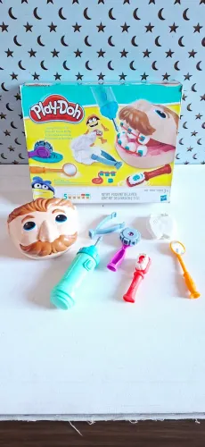 Play Doh brincando de dentista