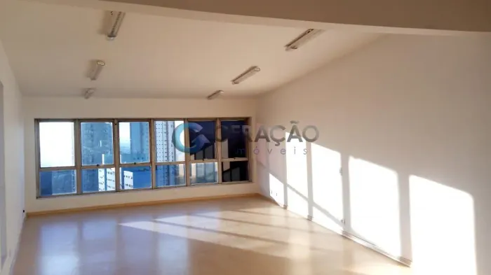 Sala Comercial para venda com 1 banheiro, 1 vaga de garagem - 60 m² - no Centro