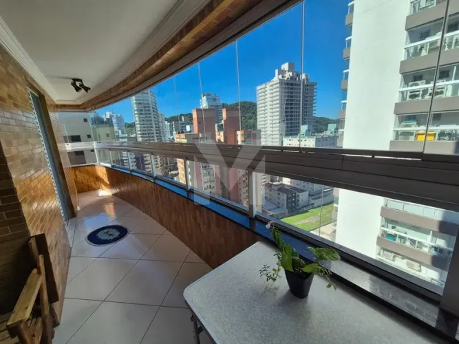 Apartamento de 3 dormitórios com suíte, sacada gourmet e 2 vagas no Canto do Forte, Praia