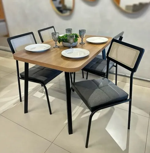 Mesa de Jantar Simples Moderna - Pronta Entrega 