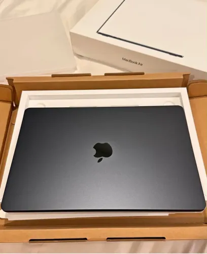 MacBook Air de 15 polegadas com chip M3, 8 GB de memória e SSD de 256 GB,
