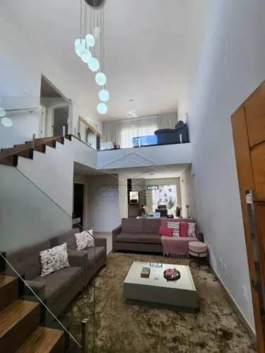 Casa com piscina - Vista Alegre