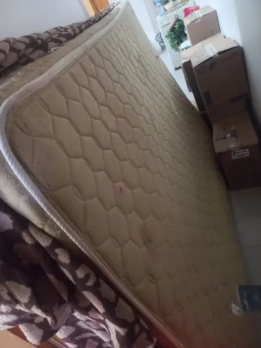 Colchão de molas - casal. Para doação