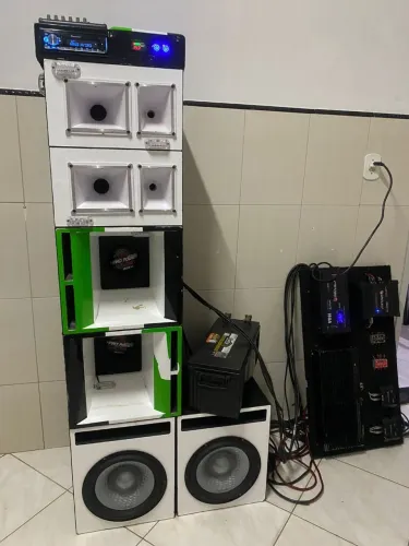 Som interno novo apenas 8 meses 