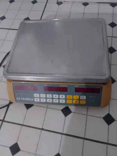 Vende-se balança digital