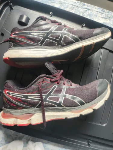 Tênis asics hypersonic