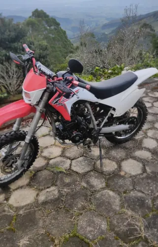 VENDO MOTO DE TRILHA