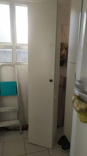 Paneleiro suspenso em MDF