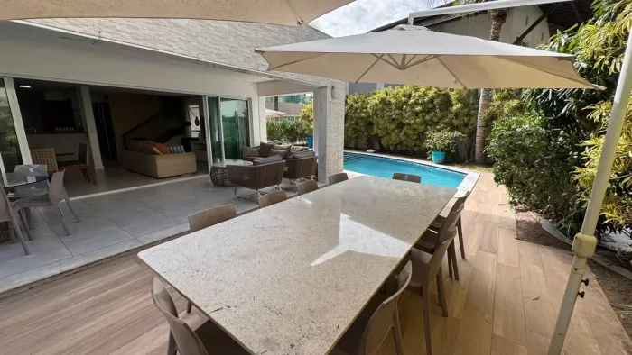 Casa de Luxo à Beira Mar | Condomínio Fechado | 5 Suítes | Piscina Privativa | 4 Vagas