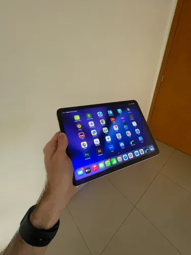 iPad Air M1 - Semi Novo com Caixa e Acessórios
