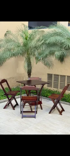 Conjunto mesa e cadeiras em madeira para bar mesa 70x70 ou 60x60