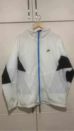 Jaqueta corta vento Nike Windrunner Wwn Signature
