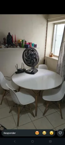 Mesa e 4 cadeiras