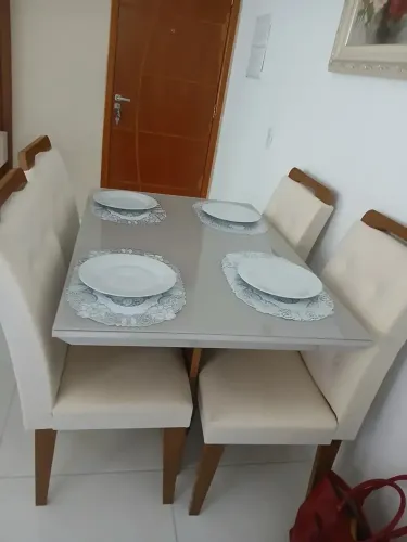 Sala de jantar (Mesa + 4 cadeiras) 