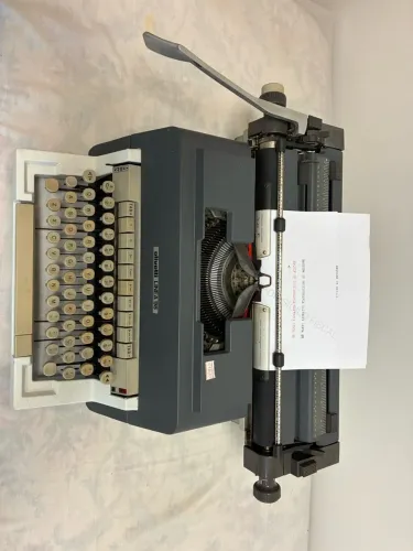 Máquina de datilografia Olivetti LÍNEA 98