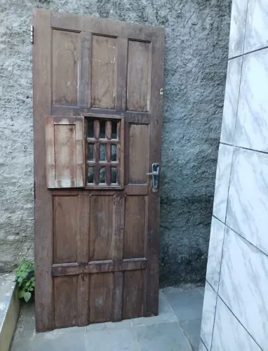 Porta com Janela de Visibilidade