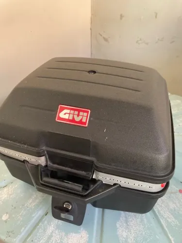 Baú GIVI para moto seminovo