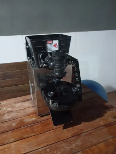 Vendo máquina de modelar Salgados