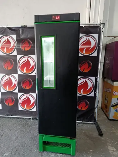 Cervejeira slin porta com visor 276 litros 220 volts marca METALFRIO