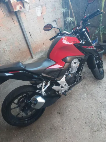 Vendo CB 300f único dono