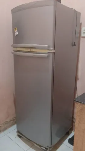Geladeira Frost Free em ótimo estado de conservação marca Brastemp Duplex