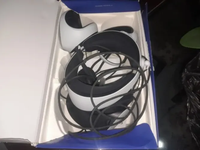 Vr2 usado á 3 meses, sem carregador com a caixa um pouco rasgada