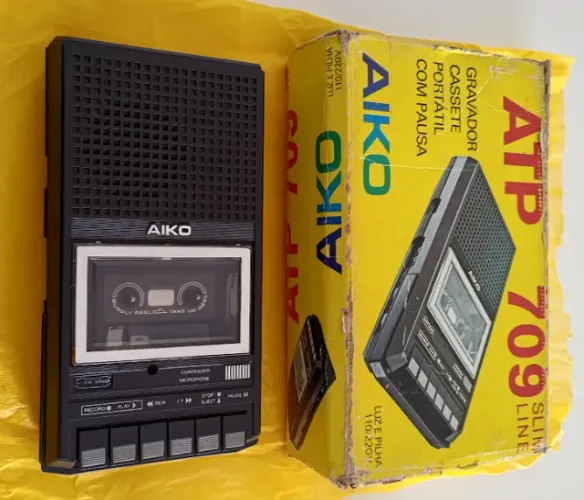 Toca Fitas Cassete Gravador Aiko ATP 709 com caixa