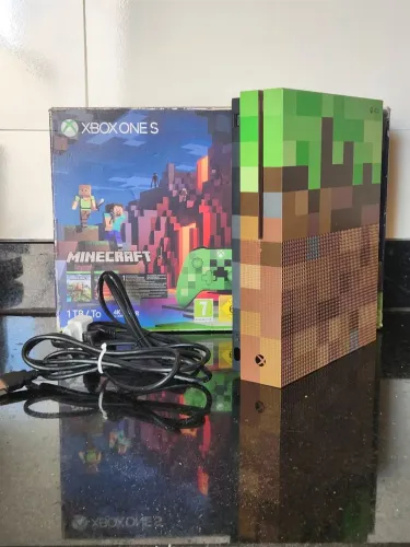 Xbox One S Minecraft Limited Edition, Sem Controle, 1TB (USADO)