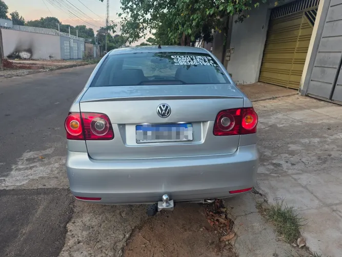 Volkswagen Polo Sedan 1.6 MI Total Flex 8V 4P 2013