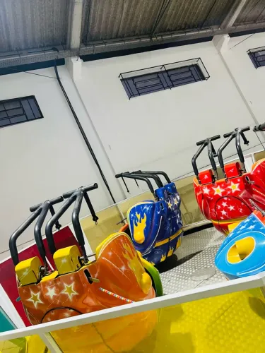 Brinquedo para parque Buffet Infantil Perdidos no espaço (mini Crazy Dance)