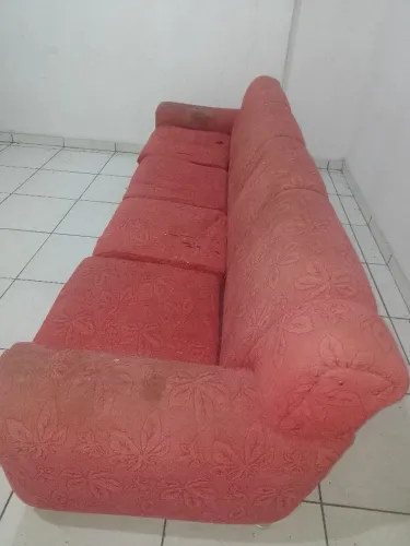 Sofá usado em bom estado, falta higienizar ( não entrego)