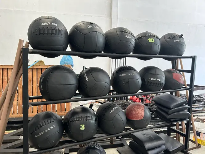 Prateleira para academia/wallball/crossfit