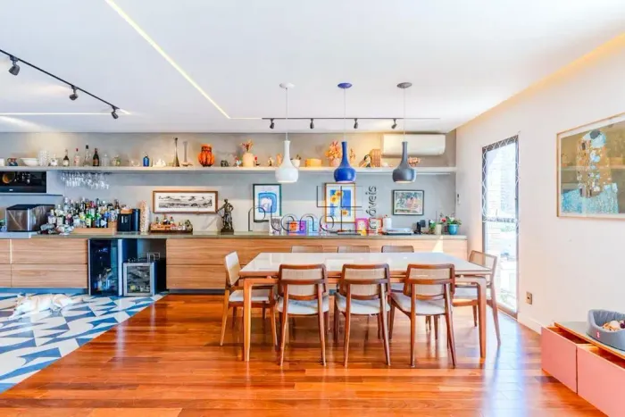Apartamento à venda com 4 quartos no Cambuí, Campinas.