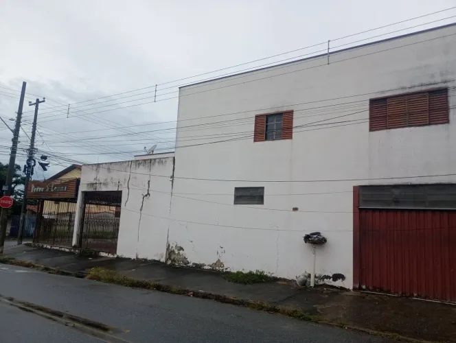 Ponto comercial+ casa em cima do ponto junto bem localizado com bastante movimento