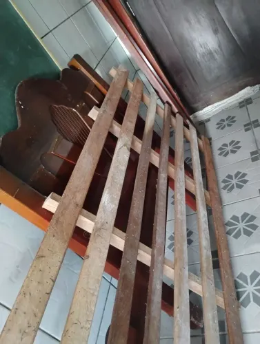 Cama de madeira