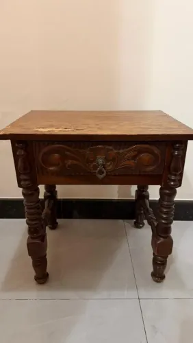 Mesa de Cabeceira - Antiguidade