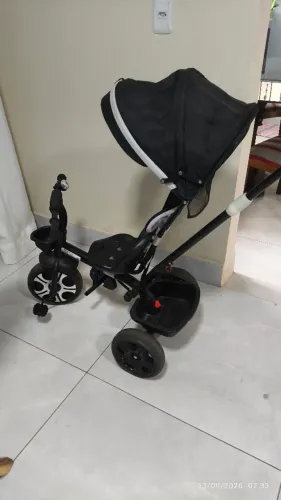 Triciclo infantil com empurrador 