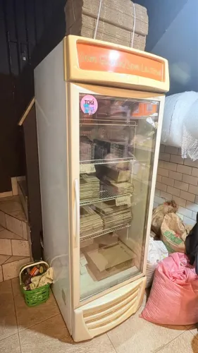 Geladeira Expositora Vertical Comercial Porta de Vidro