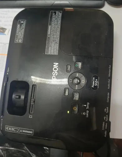 3 Projetores Epson com avarias