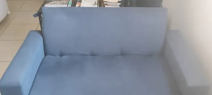 Vendo sofá-cama e pufe-baú por 590 Reais