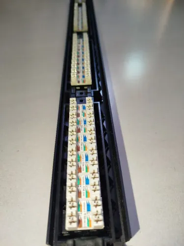 Patch panel AMP 24P Cat5e, perfeito estado.