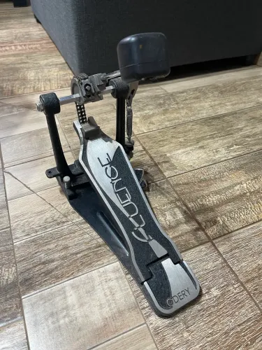 Vendo pedal Odery semi novo 
